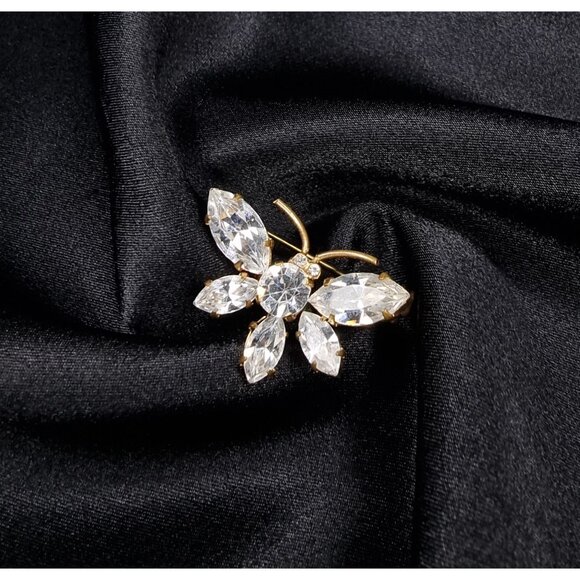 Vintage 1950s Austria Rhinestone Butterfly Brooch Pin Gold-Tone Unsigned - Picture 3 of 6